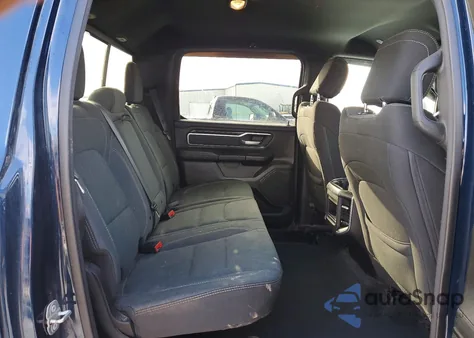 2021 Ram 1500 Big Horn/Lone Star z USA, uszkodzony, nr VIN 1C6SRFFT8MN834777